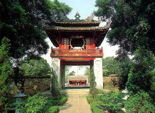 temple-of-Litterature-in-Hanoi