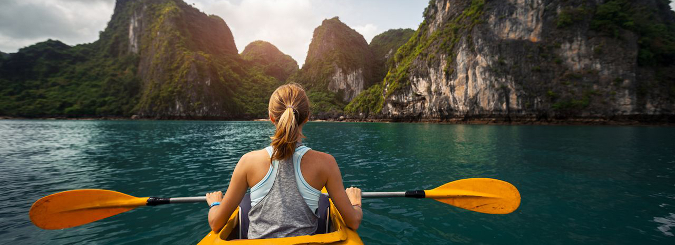 Kayaking-Ha-Long-Bay