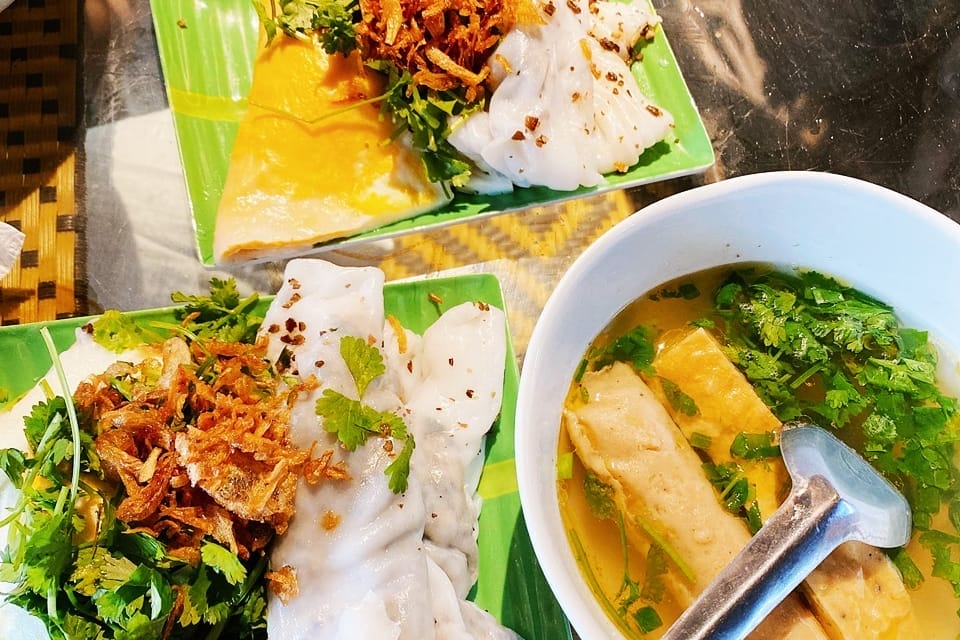 /the-best-travel-guie-of-ha-giang-2023-must-try-food-steam-rolled-cake-with-egg