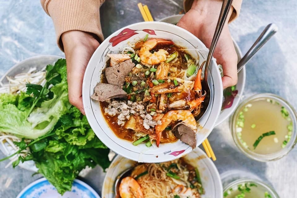 top-must-try-food-in-vietnam-vietnam-cuisine-the-soup-of-saigon