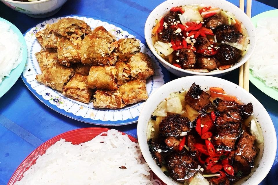 /vietnam-food-the-best-street-food-in-hanoi-old-quarter-bun-cha
