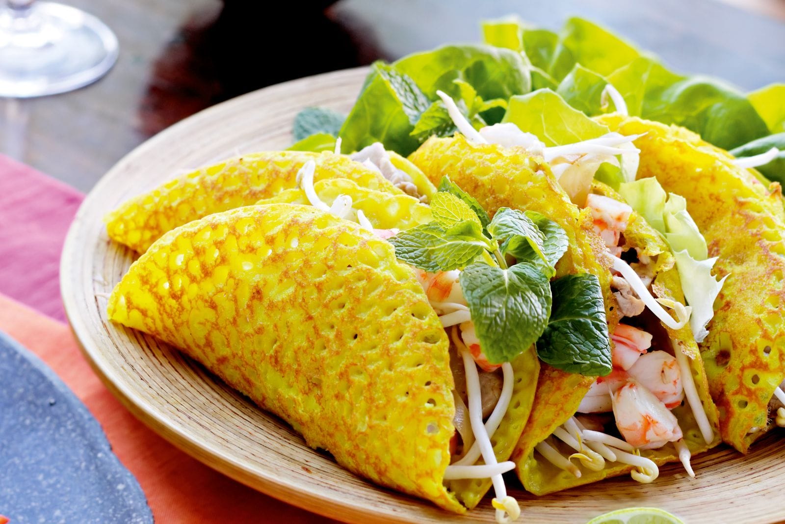 banh-xeo-vietnamese-pancakes-what-to-eat-in-vietnam