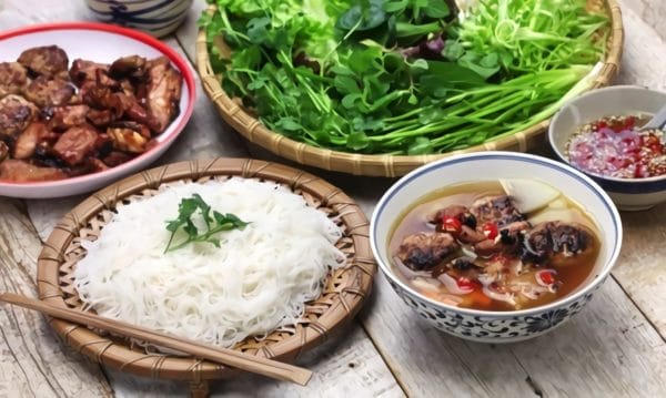 bun-cha-noodle-and-grilled-meat-what-to-eat-in-vietnam