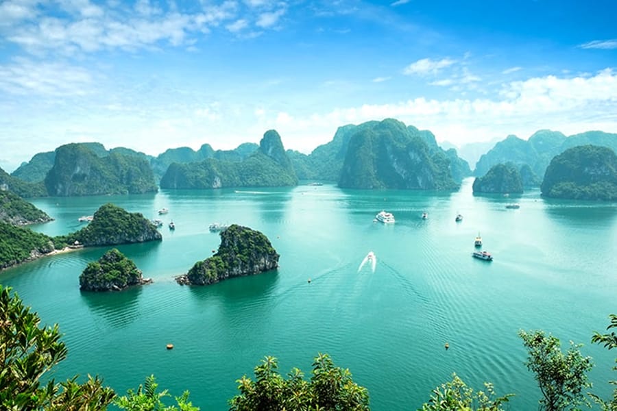 halong-bay-the-top-place-to-visit-in-vietnam