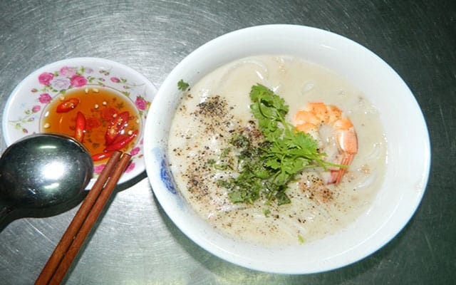 Banh-Canh-with-shrimp