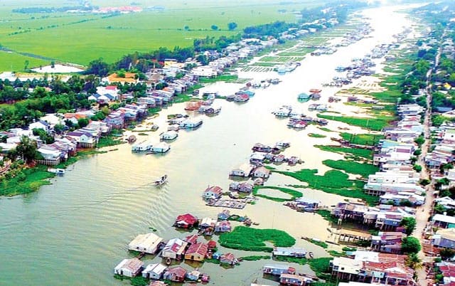 Floating-market-in-Chau-Doc