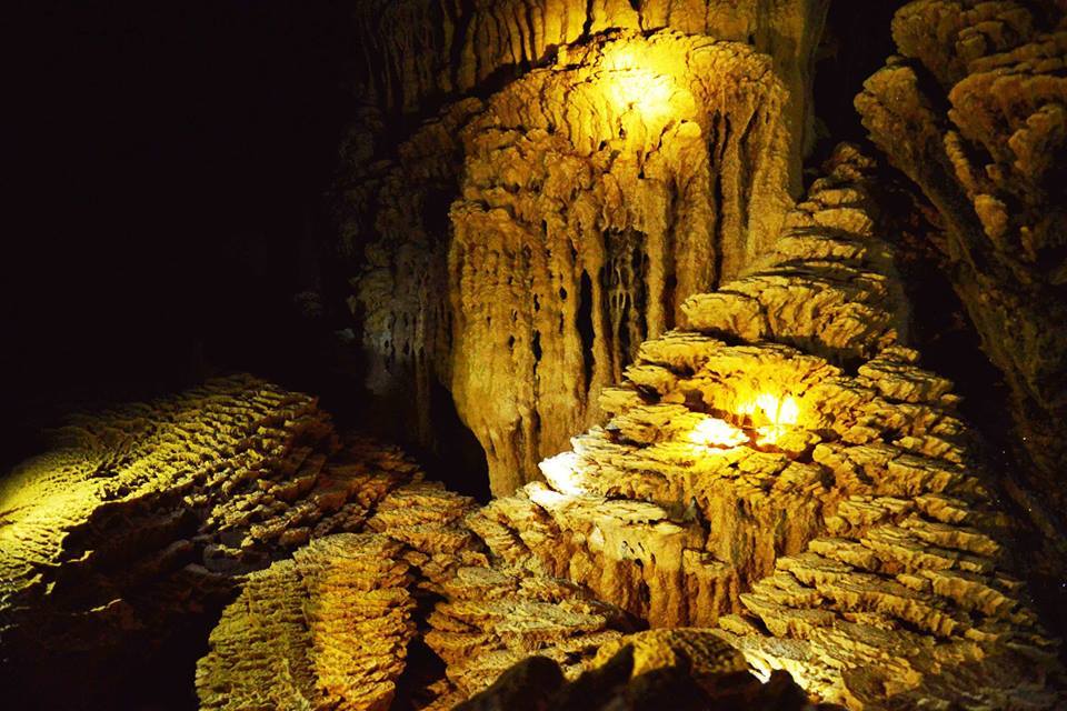 Nguom-Ngao-grotto