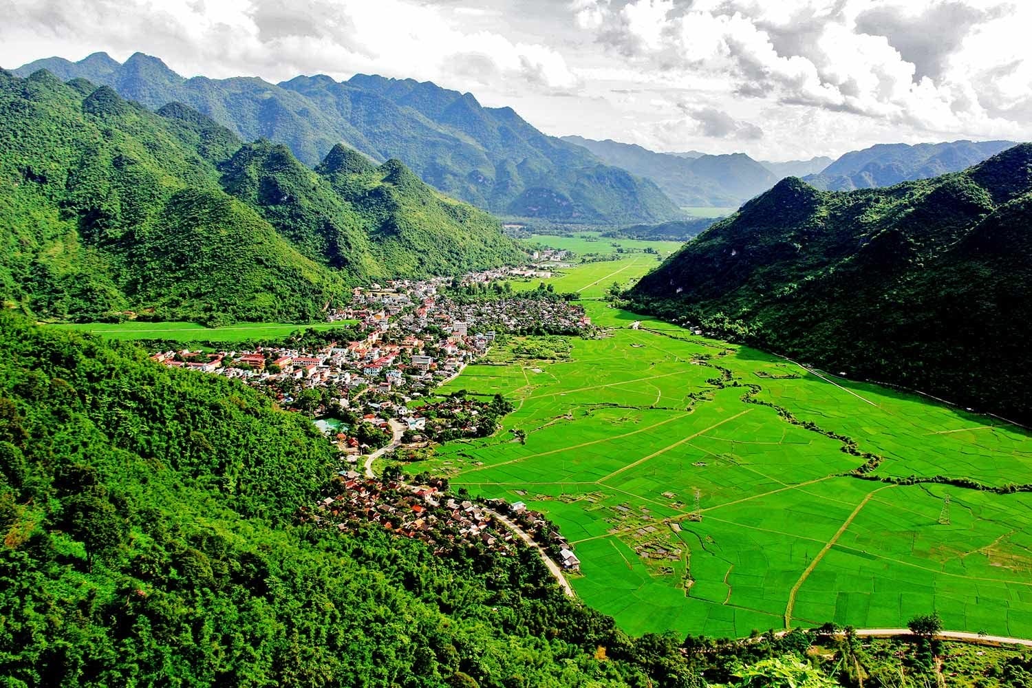 day tour to mai chau vietnam